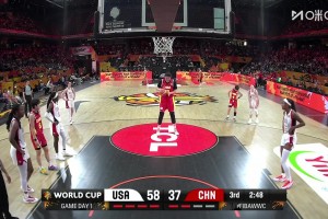 张子宇：菲菲阿姨好！隋菲菲：28年前 我和你妈妈在这场地打球