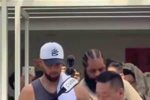 真壮实！库里现身北京地矿，出门后被球迷齐喊名字！