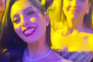 格里芬海边婚礼前女友詹娜来了！独自赴宴笑容灿烂，顶级超模格局