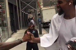 差点没认出来魔兽被错认成热巴，结果碰巧拜纳姆路过！！