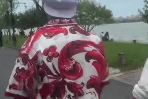 看看这是谁？不知道有没有幸运儿，在西湖碰到了小罗