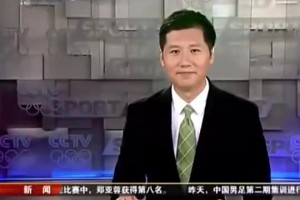 这运动天赋谷爱凌居然还会打篮球，和许诺同框显得小鸟依人~