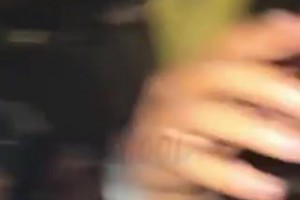 五连冠！美国女篮赛后喷香槟庆祝！克拉克误伤自己
