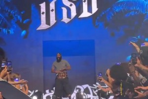 张飞？哈登哥在FanaticsFest活动出场仪式好萌啊