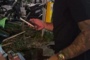 太亲切了！劳塔罗深夜怪叫扫共享单车，和妻子一起夜骑街头！