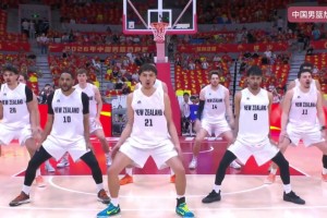 解说吐槽：太糟糕了中国男篮最后发边线球直接送到对手手上