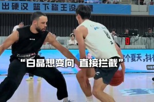对手解围失误，安佩姆不停球扫射打破僵局