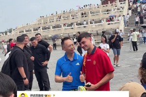 提前招募！詹俊提问佩德里：以后离开巴萨考虑加盟利物浦吗