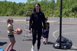 WNBA球星VS小孩 凯特琳克拉克：去你的篮球梦