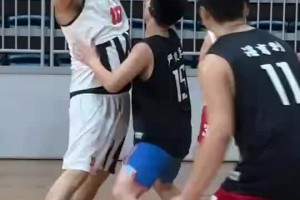 说他是球场老大爷的天花板，应该没什么争议吧？