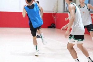 什么水平？网红街球手丹尼晒试训CBA深圳队VLOG