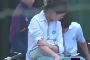 把日子过好！越南足球联赛，导播拍到了耐人寻味的一幕……