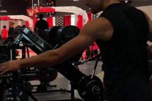 博格丹身穿火箭训练服训练，下赛季能否找回状态？