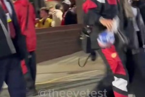 梦剧场待遇破灭！拉什福德达洛特离场遭遇满场嘘声，太扎心！