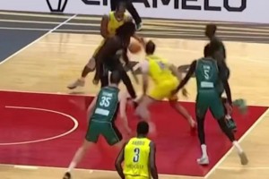 NBA扣篮王的爆发力！迪亚洛杀入内线直接一记滑翔单手劈扣