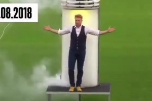 没有之一！足坛至今为止最酷的球员亮相