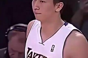 孙悦此前：我在国内崴脚打石膏休三个月，在湖人受伤，让我第二天接着打