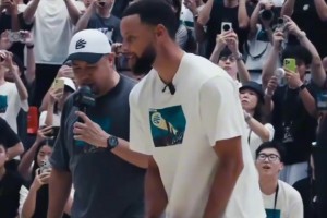 投篮不准的看过来！慢动作拆解库里的投篮发力