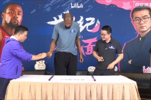 这也太会整活了！杜兰特与徐静雨签署和解协议，双方拥抱致意