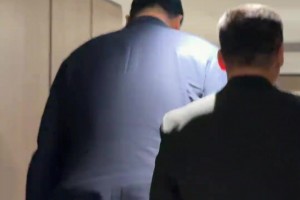 这天花板还是有点低了！第三视角看姚明是真高啊