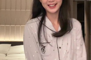 这也太美了卓识身着睡衣跳了忘情摇 气质依然不减啊