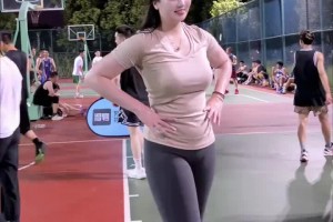 “没办法～实在是太准了” 能突又能投的肘子姐怎么防？