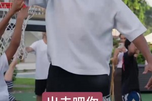新赛季常规赛开始前夕，热火全队照例在斯波家进行烧烤团建活动