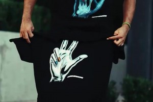 颜值真不错！麦凯恩联名衣服即将上市！