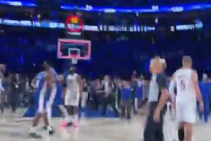 29分大逆转！詹姆斯赛后和骑士对手拥抱致意自信离场！