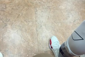 压力确实很大！连输两场后李昂指导拿到新赛季首胜 在更衣室落泪