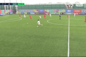 U15国足落后日本队！日本小将远射被扑出，随后日本队补射破门